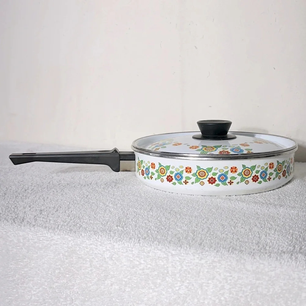 Vintage  Enamelware Crazy Flower Skillet Frying Pan With Lid Cottagecore - Picture 5 of 16